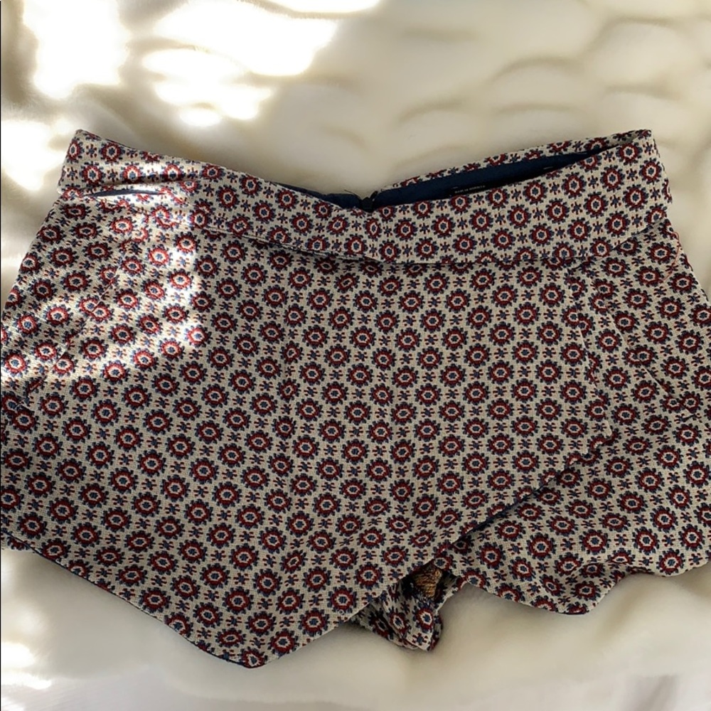 Adorable Zara SKort sold out everywhere!!